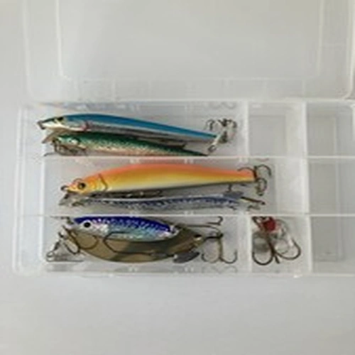 Job lot of 6 sea fishing lures 2at5in,3at4in,1at3".Plus small box.