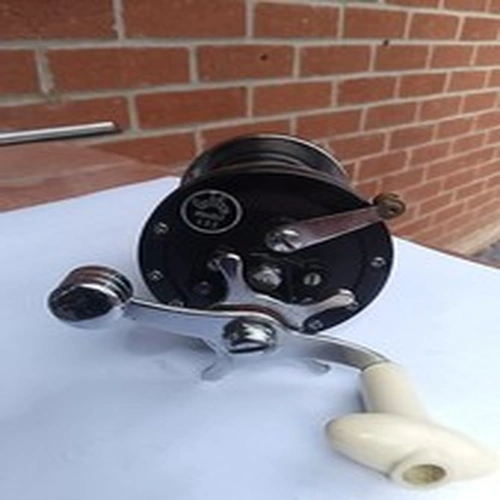 Gilfin Model 400 Fishing Reel  In Very Good Condition
