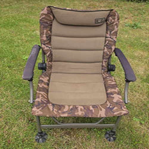 Fox R2 recliner chair with adjustable legs