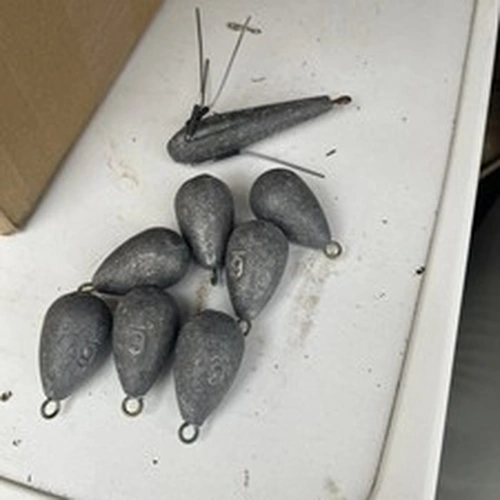 8 x 6oz BEACH  DISTANCE SEA FISHING WEIGHTS WITH STEEL LOOPS 