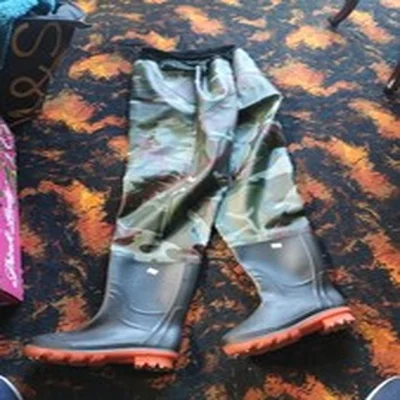 MENS SIZE 10. 1/2 FLY FISHING WADERS, SALMON FLY CARP BARBE COARSE IN GREAT CON,