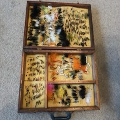 Large Wooden Fly box full of trout flies. Fishing Dry Wet Lures. Over 300 flies.