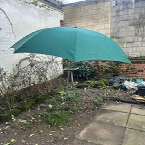 fishing umbrella pre owned used, fully fuctional tilt and hight adustent.