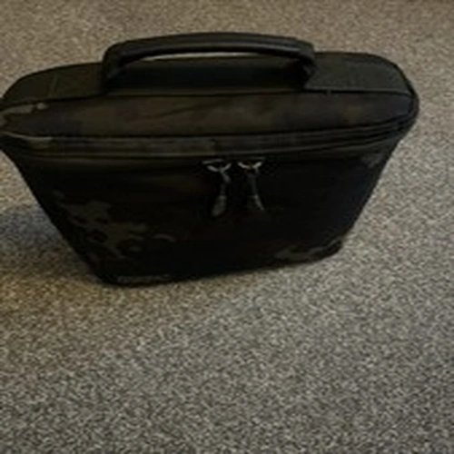 This Korda Compac Cool Bag in Dark Kamo features durable, water-resistant fabric