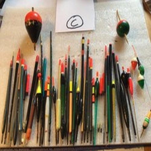 aprox 50 vintage and modern fishing floats