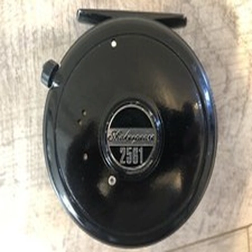 Shakespeare 2561 Fishing Reel With Line Vintage In Good Condition