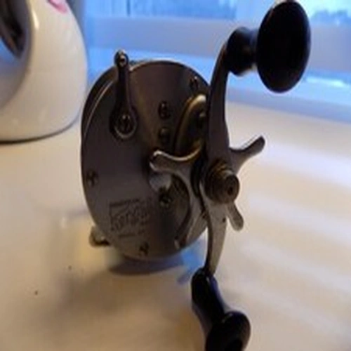 Vintage Shakespeare Service 1944T Tru-Axis Reel Model EK  USA