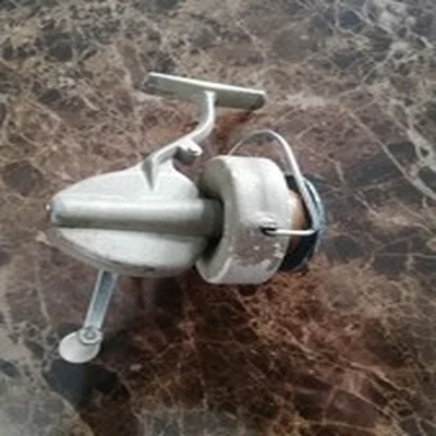 Vintage unbranded spinning fishing reel