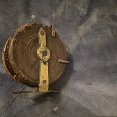 VINTAGE WOOD FISHING REEL 