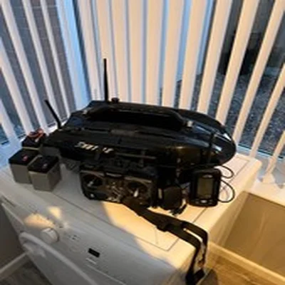 Waverunner Shuttle Bait Boat Carp Fishing and fish finder 