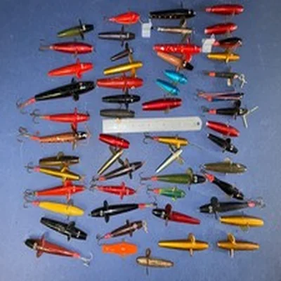 A COLLECTION OF 50 + DEVON MINNOWS -VARIOUS SIZES, COLOUR AND WEIGHT +VANES