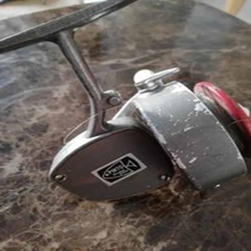 Vintage Pinto Model 2100 spinning fishing reel, for spares or repair