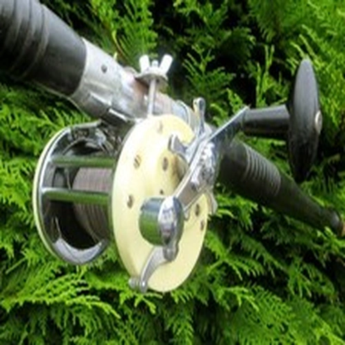 VINTAGE MITCHELL 600 SEA FISHING REEL IN AN EXCELLENT USED CONDITION. WITH BAG.