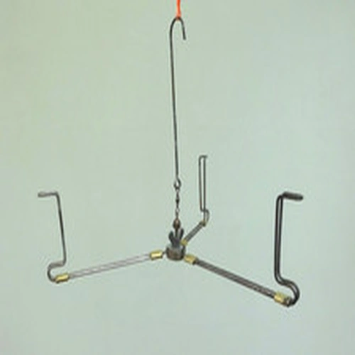 UNUSUAL VINTAGE  COLLAPSIBLE LINE DRYER.  3 SPOKES AND HOOK FOR HANGING.