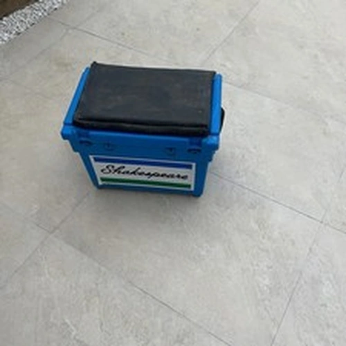Shakespeare Fishing Tackle Seatbox  with handle and 1 side tray
