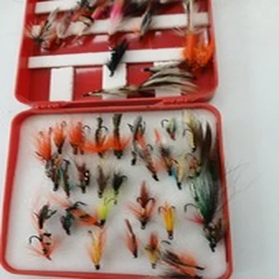 GOOD SELECTION  OF FISHING FLIES (20J)
