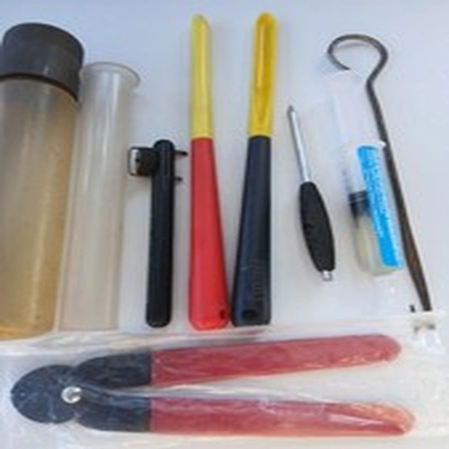 VARIOUS FISHING TOOLS PRE OWNED (21B)