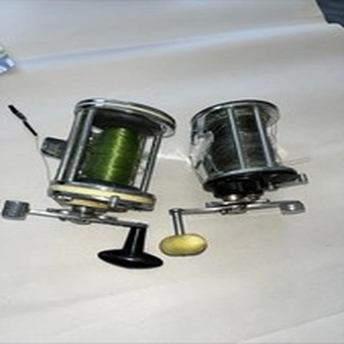 Vintage Reel Appears to Be A Penn Super Mariner Fishing Reel