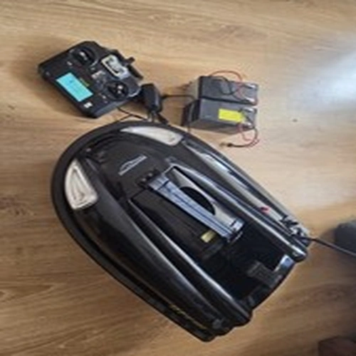 Waverunner Atom Bait Boat 2 Batteries Controller Good Condition