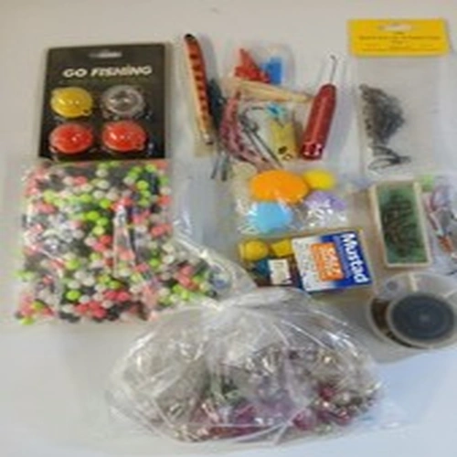 SEA FISHING /BEADS/WEIGHTS/HOOKS/LURES AND OTHER ITEMS (15N)