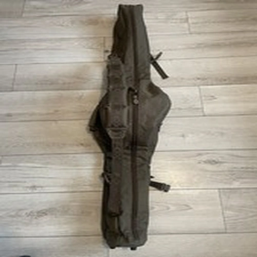 FOX EXPLORER 3 ROD HOLDALL PADDED STRAP AND ALSO HAS REAR ZIPPED LONG POCKET