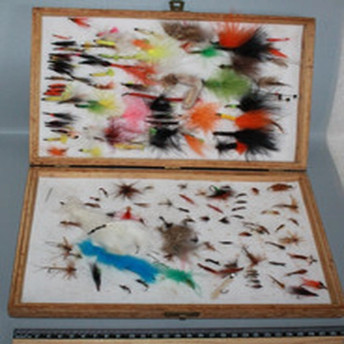 FLY FISHING WOODEN CASE WITH LARGE SELECTION OF FLIES PIKE / TROUT etc