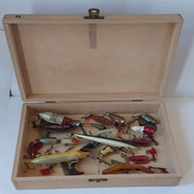 Vintage Collection 20 Fishing Lures for Fisherman in Vintage Latched Cigar Box