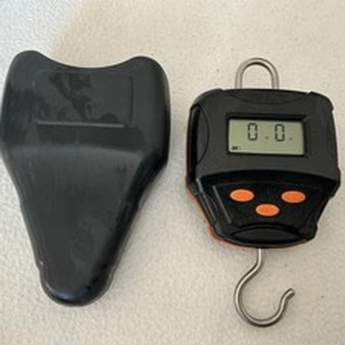 Fox Digital Fishing Weigh Scales 60kg/132lb with Hard Case and Free Batteries
