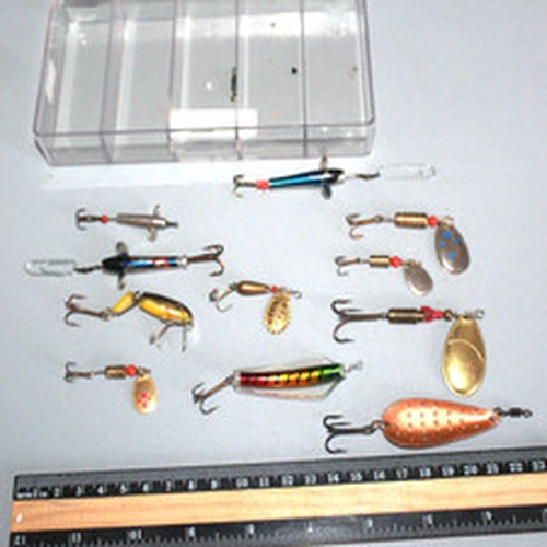 MIXED LOT PIKE /PERCH FISHING LURES SPINNERS & MYRAN SWEDEN LURE BOX