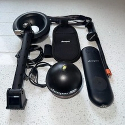 Deeper Pro + with Deeper Range Extender and Bait Boat Mount