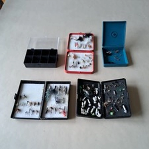 5 plastic fly fishing boxes with flies