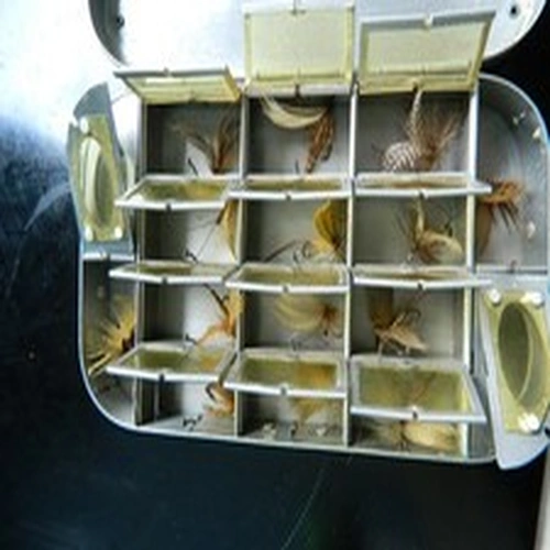 Richard Wheatley Vintage 16 Compartment Fly Box With  FLIES