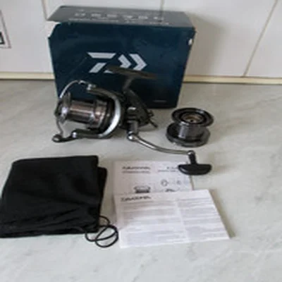 DAIWA EMCAST SPOD `N` MARK  FRONT DRAG  REEL + S/SPOOL IN GREAT USED CONDITION.