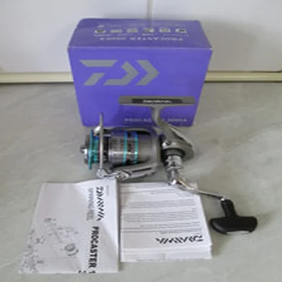 DAIWA 3000A PROCASTER FRONT DRAG REEL + PAPERS IN BOX IN GREAT USED CONDITION.