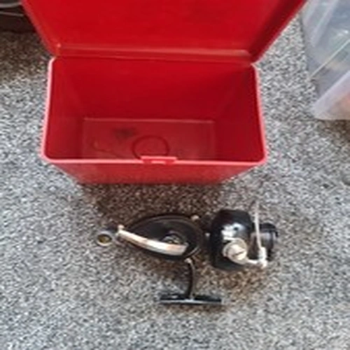 ** VINTAGE K. P. MORRITTS INTREPID ELITE FISHING REEL AND PLASTIC STORAGE BOX **