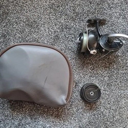 ** VINTAGE K. P. MORRITTS INTREPID ELITE FISHING REEL AND EXTRA REEL AND BAG **