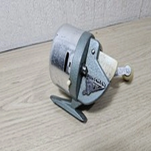 VINTAGE NORSEMAN CLOSED FACE  FISHING REEL 