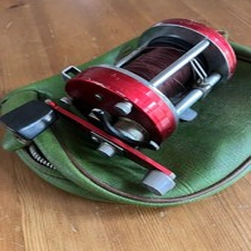 Abu Ambassadeur 7000 Multiplier Reel - Red - Good working order