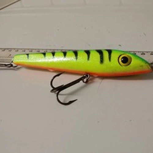 VERY,RARE,VINTAGE,WOODEN,JERKBAIT, SWIMBAIT-AMERICAN MADE PIKE FISHING LURE