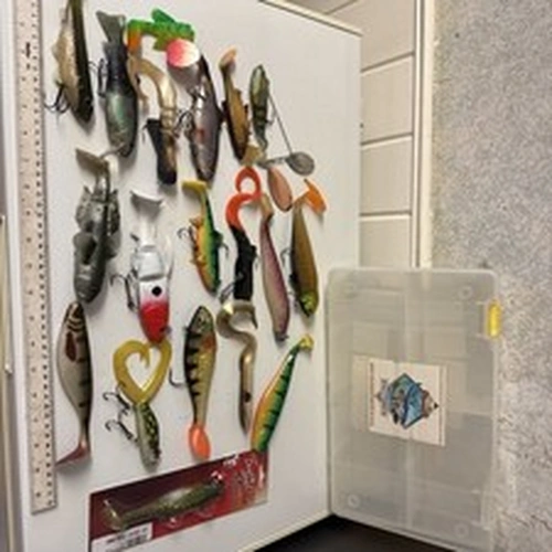 LOT TOP QUALITY,LARGE, SAVAGE GEAR,FOX,WESTIN,STORM,ABU GARCIA,ETC FISHING LURES