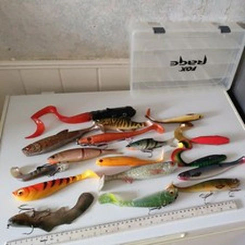 LOT TOP QUALITY,LARGE, SAVAGE GEAR,FOX,WESTIN,STORM,ETC SOFT FISHING LURES