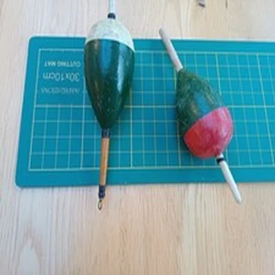 PAIR OF VINTAGE PIKE FLOATS WITH QUILL TIPS & WOODEN STEMS