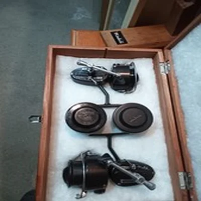 2x mitchell 840 match reels in wood box & spare spools