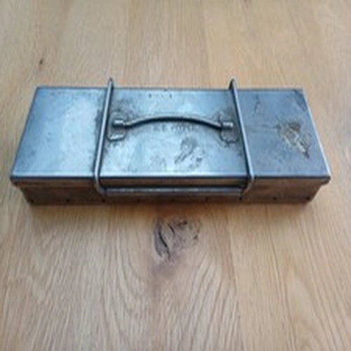 VINTAGE METAL TACKLE BOX + PERFORATED BASE & V SECURE CLASP