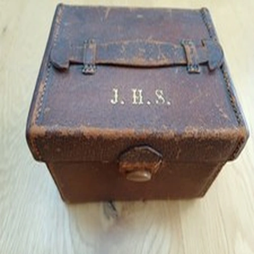 VINTAGE LEATHER DOUBLE COMPARTMENT PADDED BOX- IDEAL FOR SPARE SPOOLS