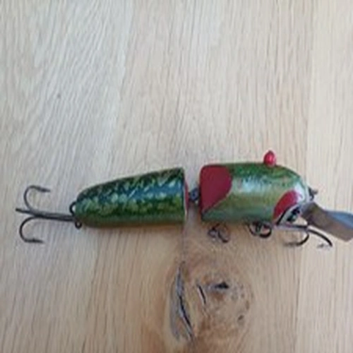 INTERESTING VINTAGE JOINTED PLUG LURE WITH BULBOUS EYES