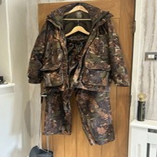 Camafloge Shooting/Fishing Suit Size Medium Very Good Condition