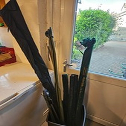 5 Fishing Rods & landing net