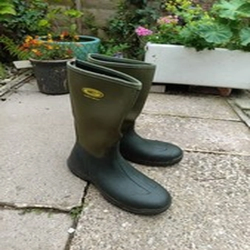 Grubs Boots . Men's 13 . Frostline 5.0