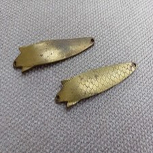 2 VINTAGE ALMOST IDENTICAL ABU SWEDEN 10g TOBY LURES- BUT ONE HAS NO SCALES !